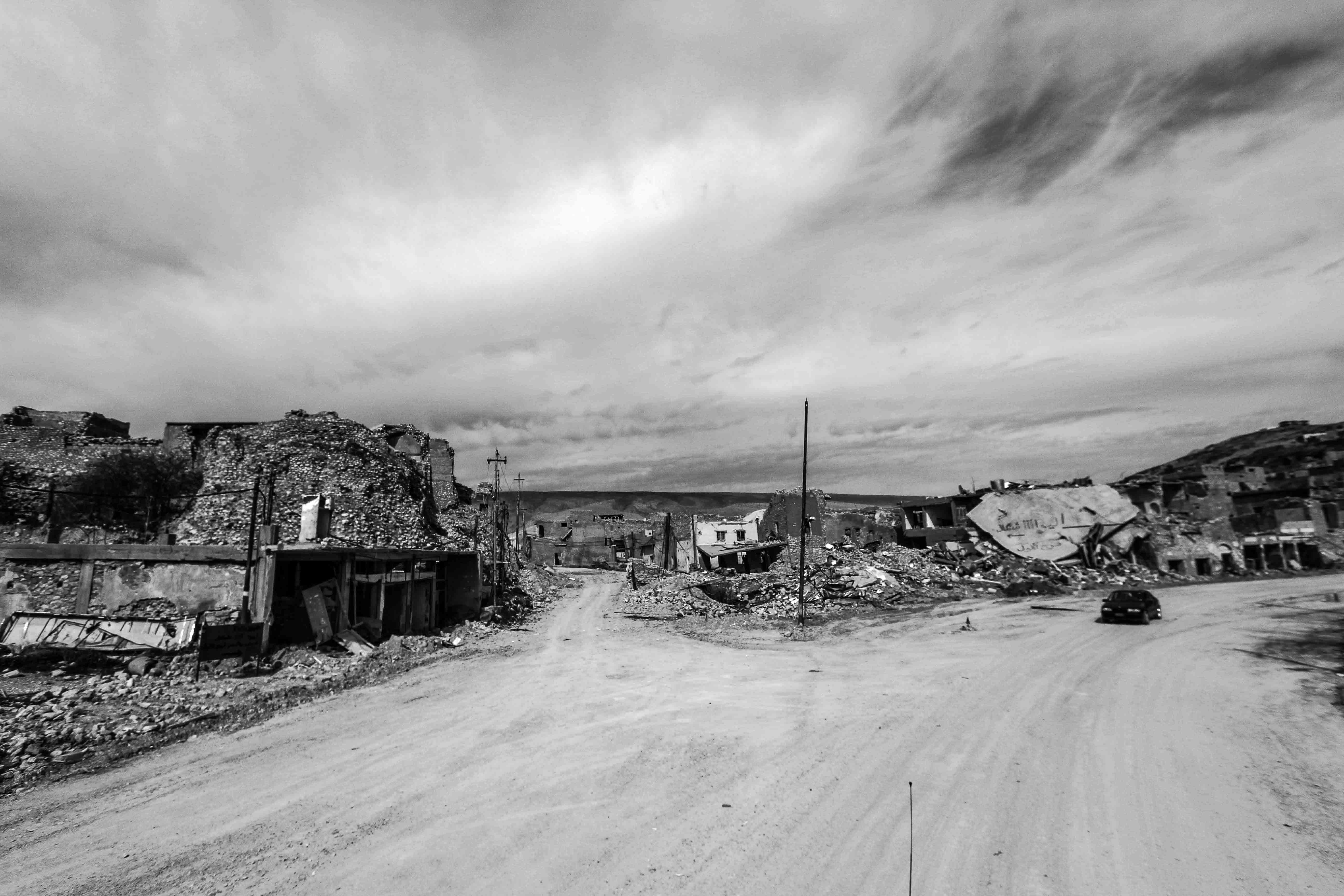 ما زالت المدينة الواقعة في محافظة نينوى مدمرة الى حد كبير (تصوير: شفان هركي)